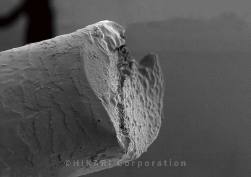 ヒカリシザーズ 境目が一切なく、カット時の抵抗を曲面すべてで逃すので切れ味がやわらか。